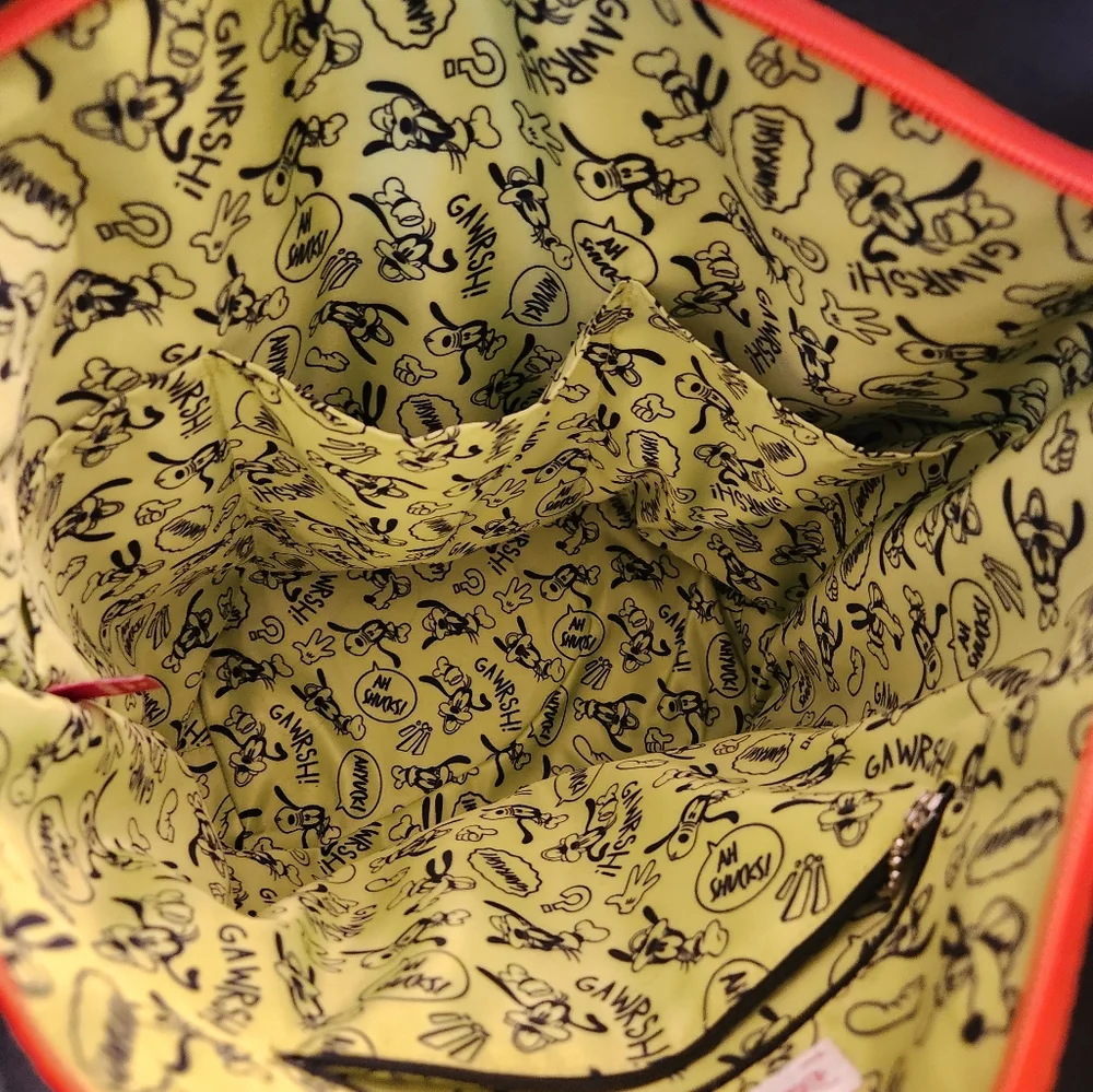 Harveys Seatbelt Streamline Goofy Tote💙